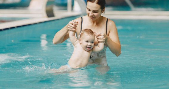 Schwimmkurs: Baby Schwimmen | 9 Monate - 1 Jahr | München