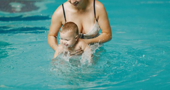 Schwimmkurs: Baby Schwimmen | 9 Monate - 1 Jahr | München