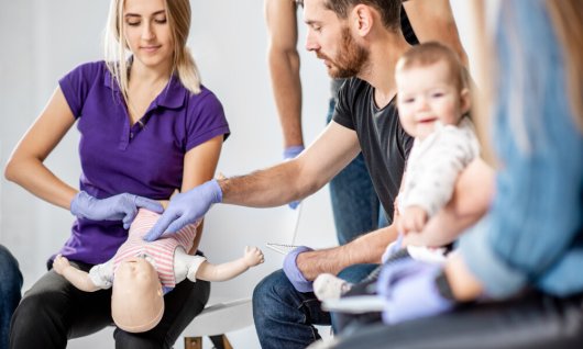 Erste Hilfe für Babys und Kinder Kurse | Erwachsene | Schwabing-West