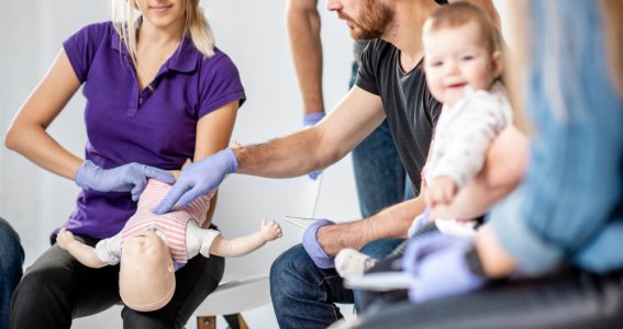 Erste Hilfe für Babys und Kinder Kurse | Erwachsene | Schwabing-West
