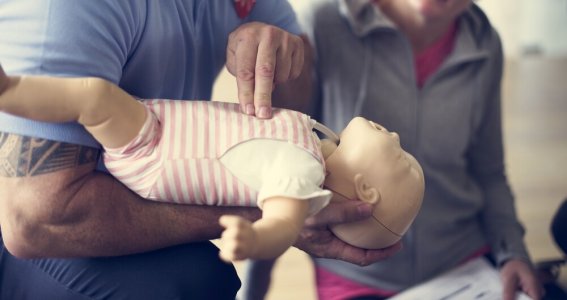 Erste Hilfe für Babys und Kinder Kurse | Erwachsene | Schwabing-West