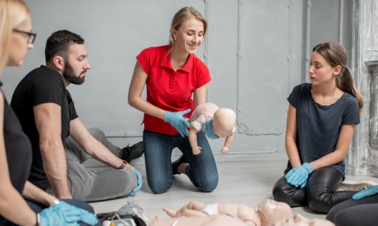 Erste Hilfe für Babys und Kinder Kurse | Erwachsene | Sendling