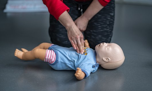 Erste Hilfe für Babys und Kinder Kurse | Erwachsene | Schwabing-West