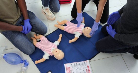 Erste Hilfe für Babys und Kinder Kurse | Erwachsene | Fürstenfeldbruck