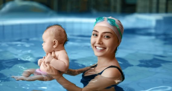 Pfingstferien: Babyschwimmen mit 2 Begleitungen  | 2  - 4 Monate | Pasing-Obermenzing