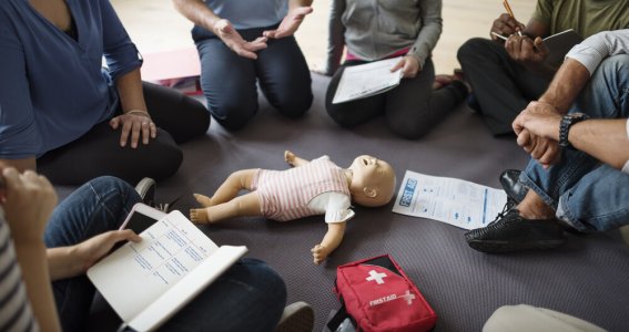 Erste Hilfe für Babys und Kinder Kurse | Erwachsene | Dachau