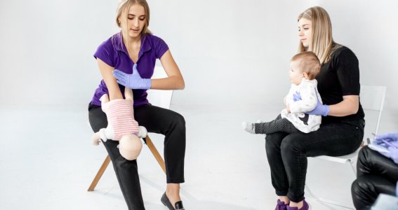 Erste Hilfe für Babys und Kinder Kurse | Erwachsene | Taufkirchen