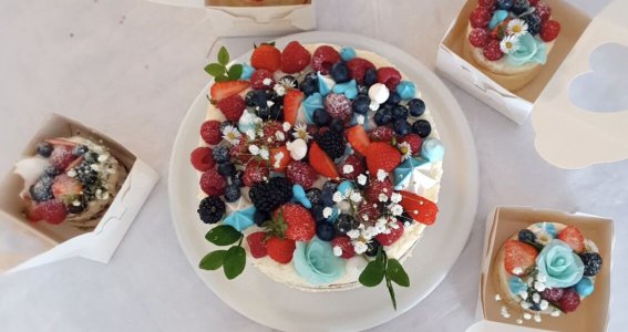 Mini-Tortenkurs "Naked Cakes" | 12  - 18 Jahre | Schwanthalerhöhe