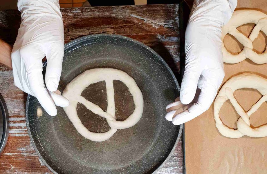 Bayrischer Backkurs: Brezen & Weißwurstfrühstück | Erwachsene | Schwanthalerhöhe