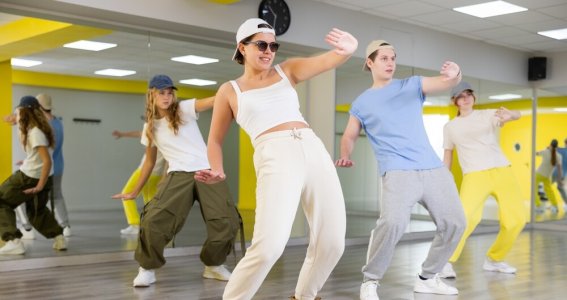 Tanzkurs: Cha-Cha-Cha Chassés  | Erwachsene | Maxvorstadt