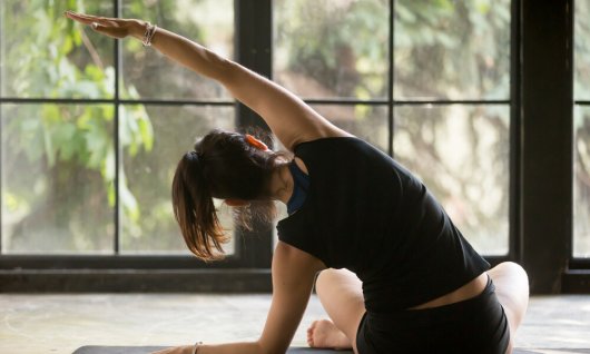 Vinyasa Flow Intermediate Englisch | Erwachsene | Friedrichstadt