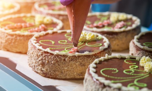 Backkurs: Torten-Deko Magie | Erwachsene | Online