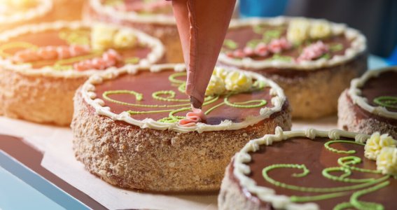 Backkurs: Torten-Deko Magie | Erwachsene | Online