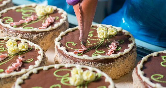 Backkurs: Torten-Deko Magie | Erwachsene | Online