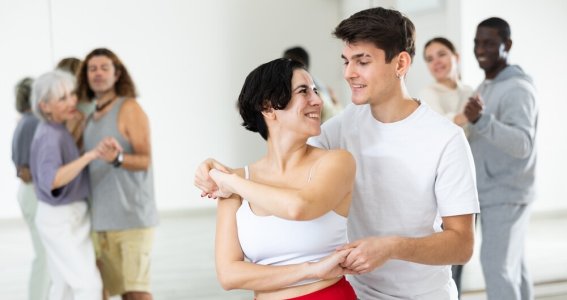 Salsa Refresher Kurs Beginner 1 + 2 | Erwachsene | München