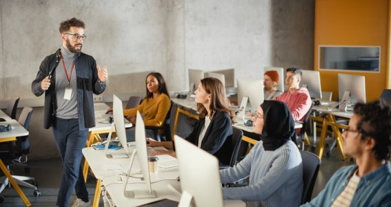 Kreative Nutzung von KI für Text-/Bildgestaltung | Erwachsene | Moosach