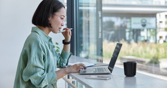 Künstliche Intelligenz im Büro nutzen | Erwachsene | Online