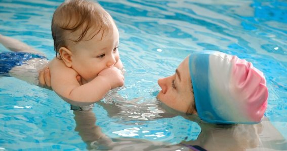 Sommerferien: Babyschwimmen mit 2 Begleitungen | 2  - 4 Monate | Pasing-Obermenzing