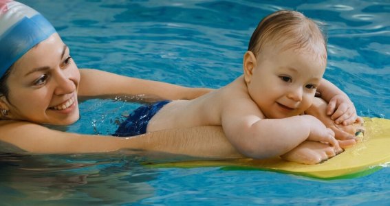 Sommerferien: Babyschwimmen mit 2 Begleitungen | 2  - 4 Monate | Pasing-Obermenzing