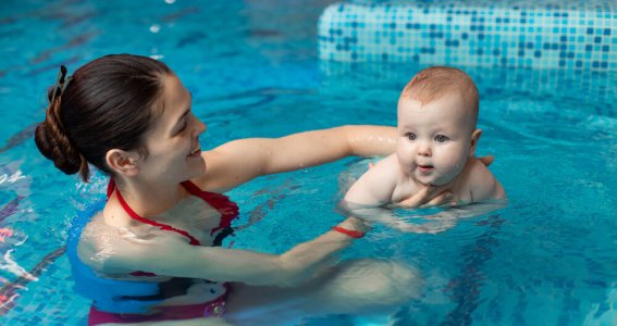 Sommerferien: Babyschwimmen mit 2 Begleitungen | 6  - 10 Monate | Pasing-Obermenzing