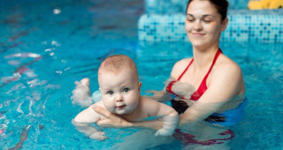 Sommerferien: Babyschwimmen mit 2 Begleitungen | 6  - 10 Monate | Pasing-Obermenzing