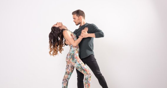 Tanzkurs: Bachata für Anfänger | Erwachsene | Centrum