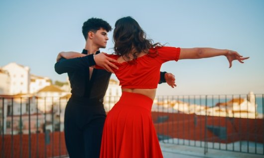 Tanzkurs: Bachata für Mittelstufe | Erwachsene | Centrum