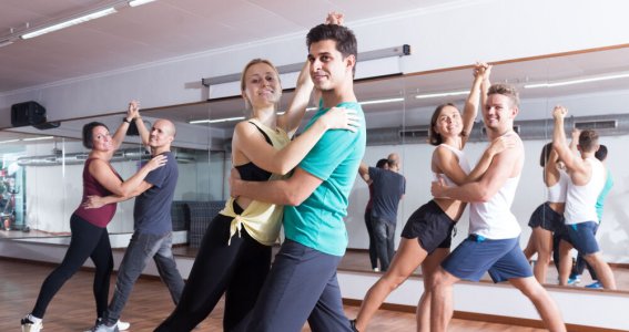 Tanzkurs: Salsa Mittelstufe | Erwachsene | Centrum