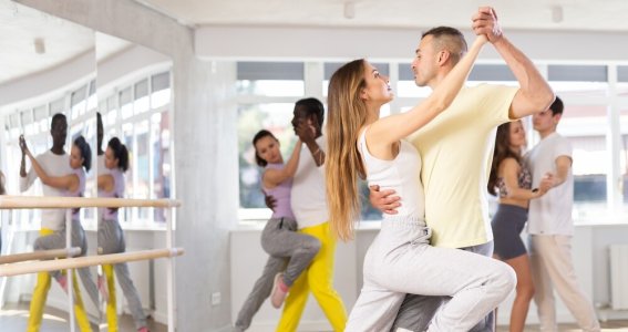 Tanz-Workshop: Salsa-Crashkurs für Anfänger | Erwachsene | Centrum