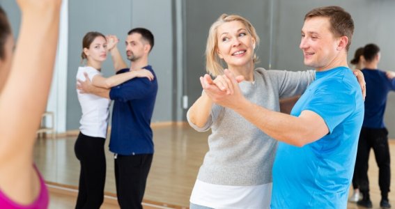 Tanz-Workshop: Bachata / Reggaeton | Erwachsene | Centrum