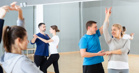 Tanz-Workshop: Bachata / Reggaeton | Erwachsene | Centrum