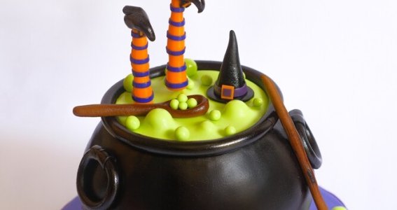 Backkurs: Hexen-Kessel Torte | Erwachsene | Online