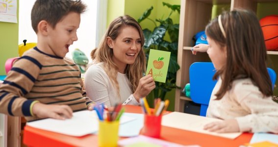 Englischkurs: Bright Start | 6  - 10 Jahre | Bogenhausen Englischkurs: Bright Start | 6  - 10 Jahre | Bogenhausen