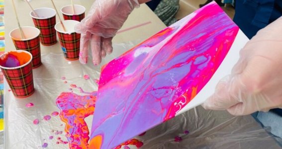 Workshop:  Acryl Pouring Techniken – Gold Edition | Erwachsene | Oberbilk Workshop:  Acryl Pouring Techniken – Gold Edition | Erwachsene | Oberbilk