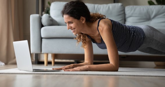 Pilates nach Geburt | Mamas | Online