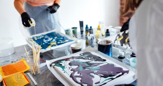 Workshop: Acryl Pouring Techniken – STARTER | Erwachsene | Oberbilk